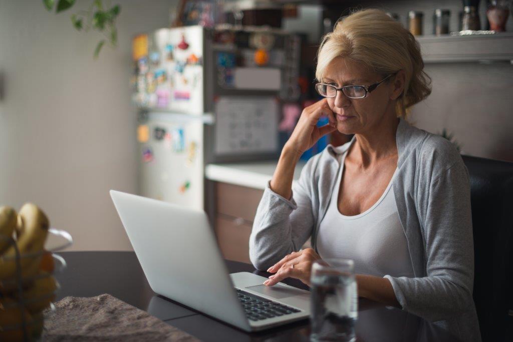 Free Customized Webinars Women sitting on a table using her computer