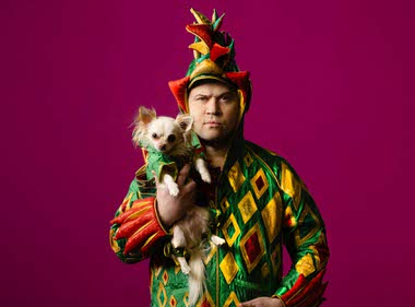 Razor-sharp wit, perfectly timed delivery and clever comebacks reveal Piff as a truly gifted comedian who happens to do magic.