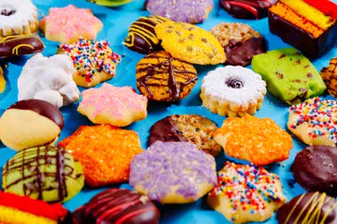 Strawberry shortcake. Dubai chocolate pistachio brownies. Macarons. Rugelach. Cookies, cookies, such wonderful cookies.