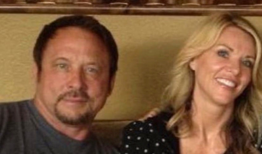 Charles y Lori Vallow en una foto juntos. Lori está acusada de conspirar para asesinar a Charles en Arizona