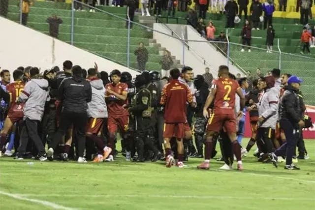 <p>El partido del martes se convirtió en una pelea</p>