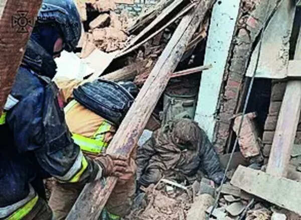 Russian air strikes kill 4 as US and Ukraine wrap up third day of diplomatic talks