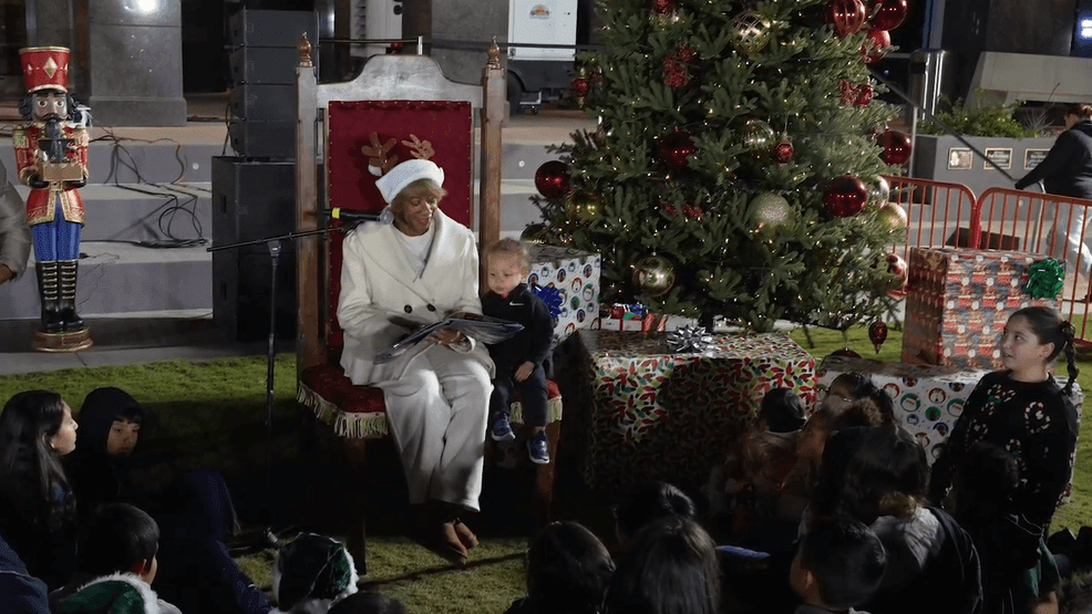 Image for gallery: North Las Vegas celebrates 5th annual holiday tree lighting ceremony