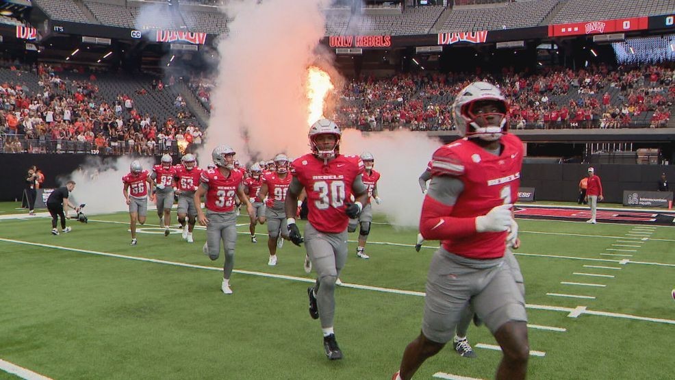 Image for gallery: TONIGHT: UNLV faces Boise State for third crack at Mountain West title