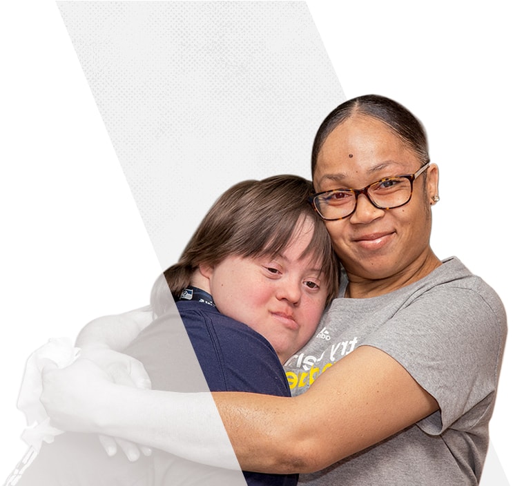 bg_people Two women hugging.