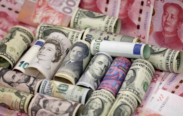 Dollar slides as Fed rate cut bets grow; yen hits 2-1/2 week high