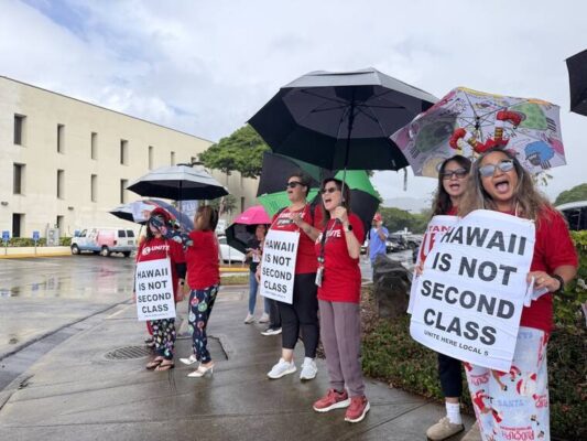 Kaiser workers rally as contact negotiations continue