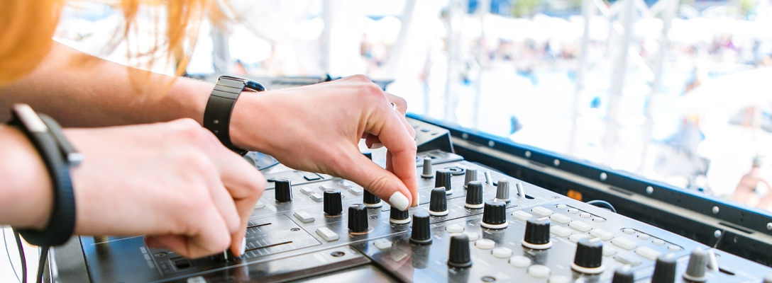 DJ Performing at Las Vegas Pool Party